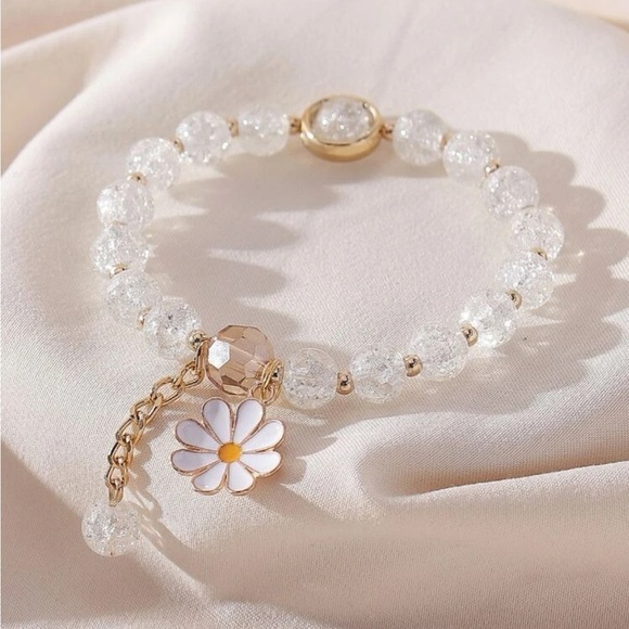 ⚠️Clearance White And Gold Flower Charm Beaded Bracelet - Picture 5 of 6